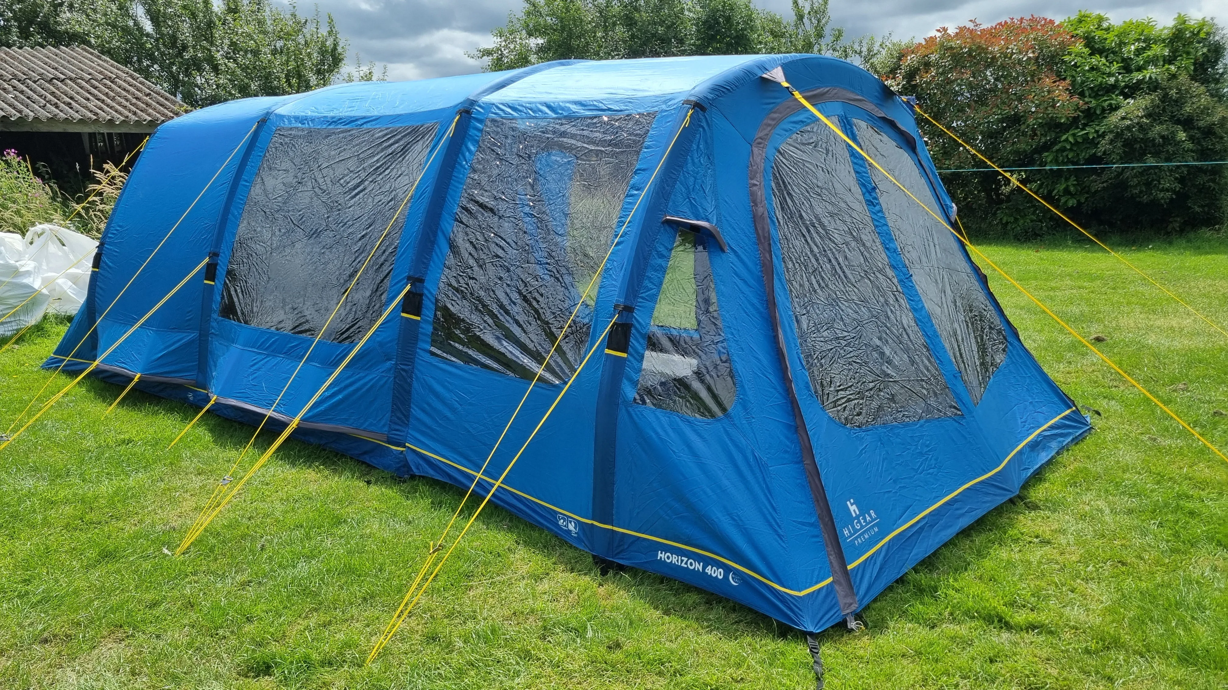 Hi Gear Horizon 400 Inflatable Blackout Tent