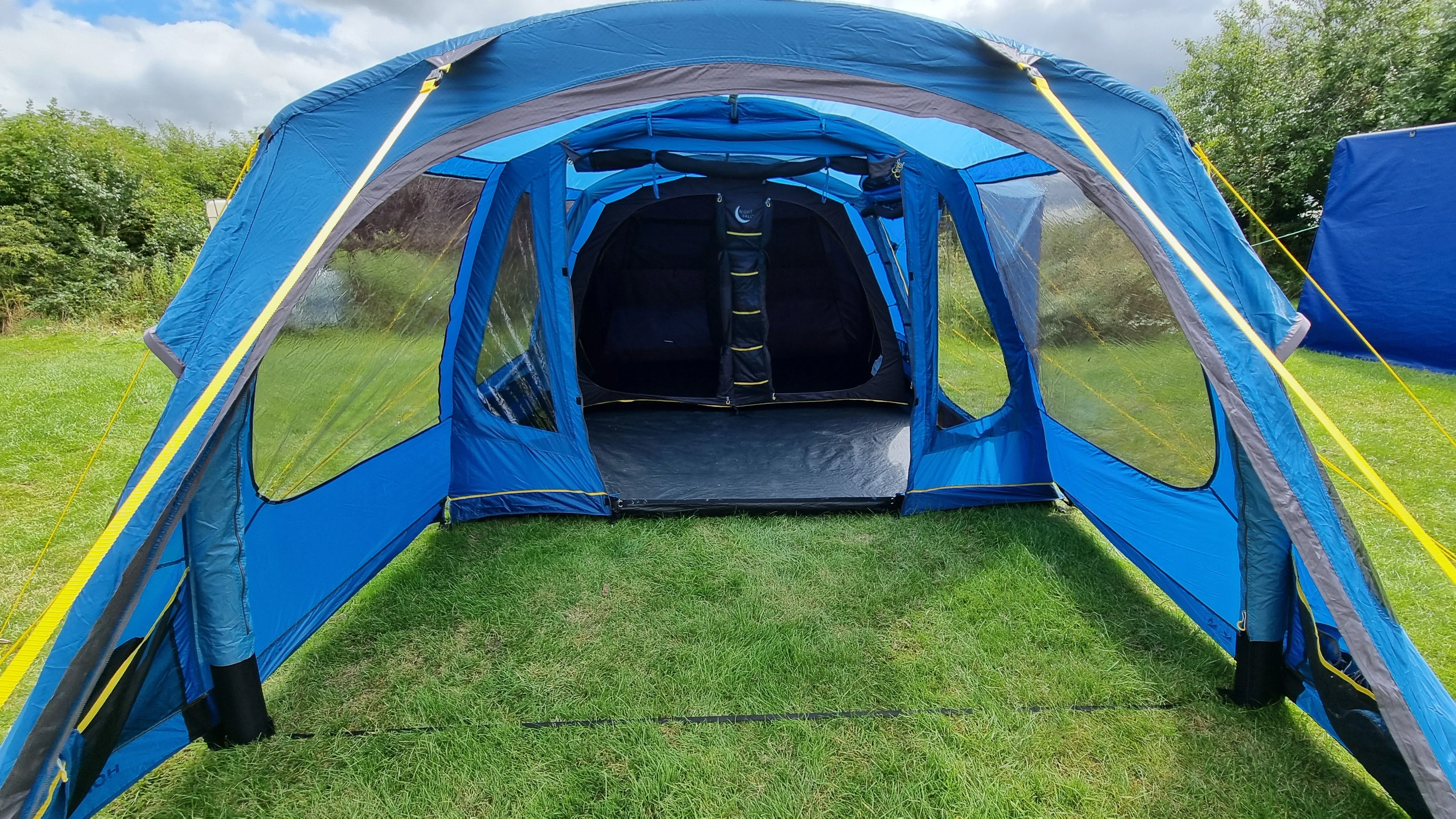 Hi Gear Horizon 400 Inflatable Blackout Tent
