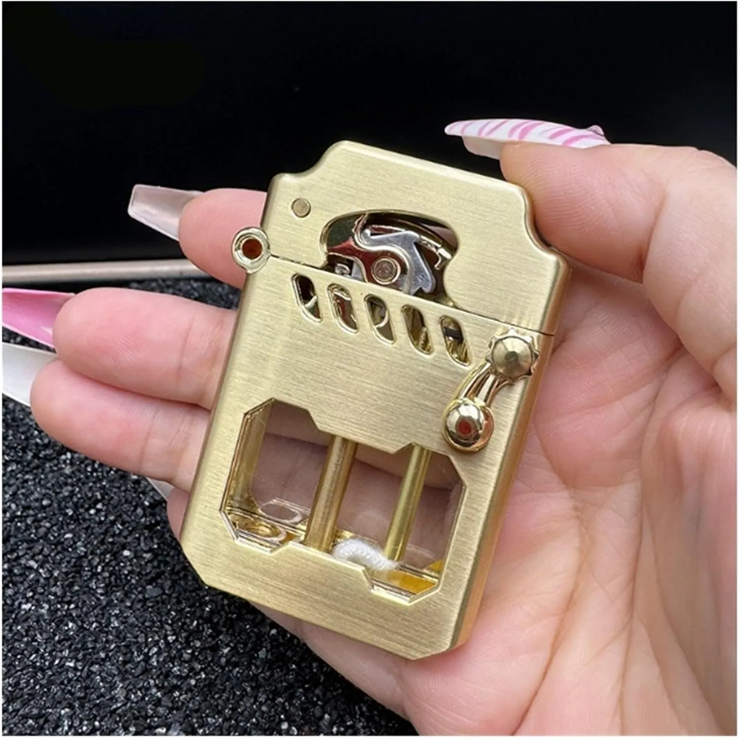 Old-fashioned metal kerosene lighter, recyclable kerosene lighter, rocker link drive gear ignition lighter, with fuel observation window, suitable for wilderness, travel, camping (fuel not included)(S