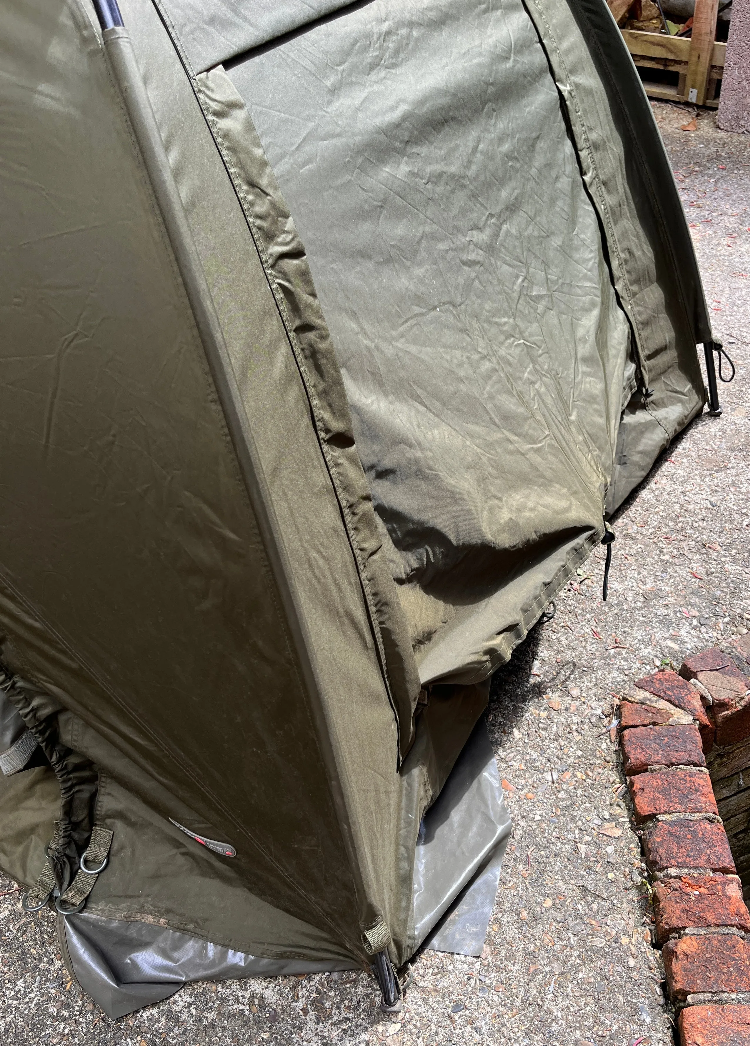 Trakker Tempest 100 Bivvy Aquatexx EV   Skull Cap