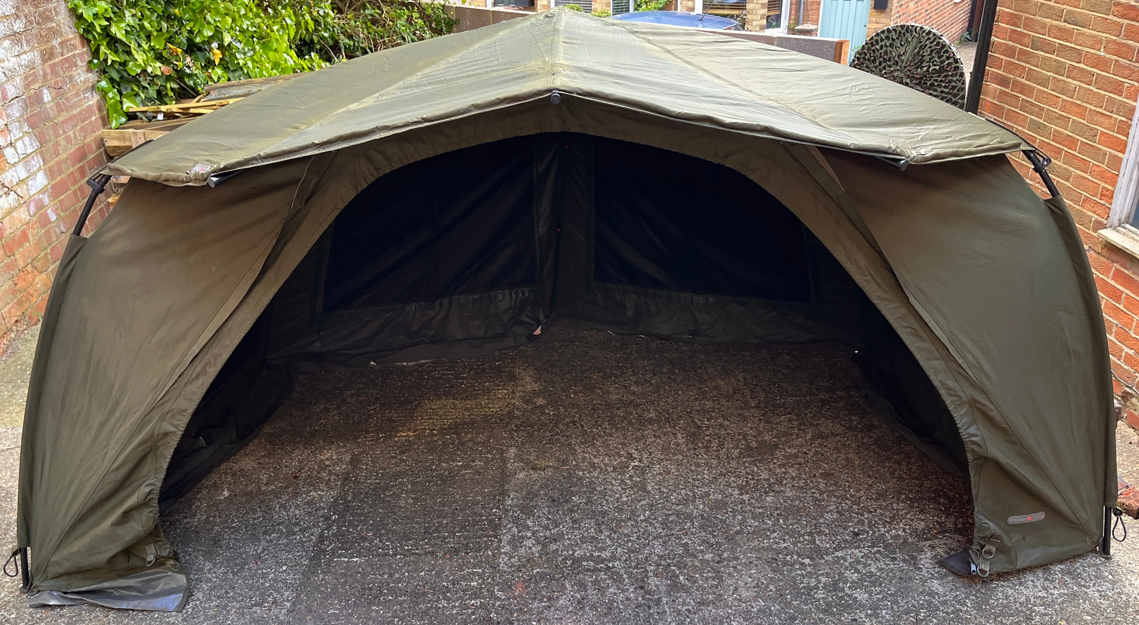 Trakker Tempest 100 Bivvy Aquatexx EV   Skull Cap