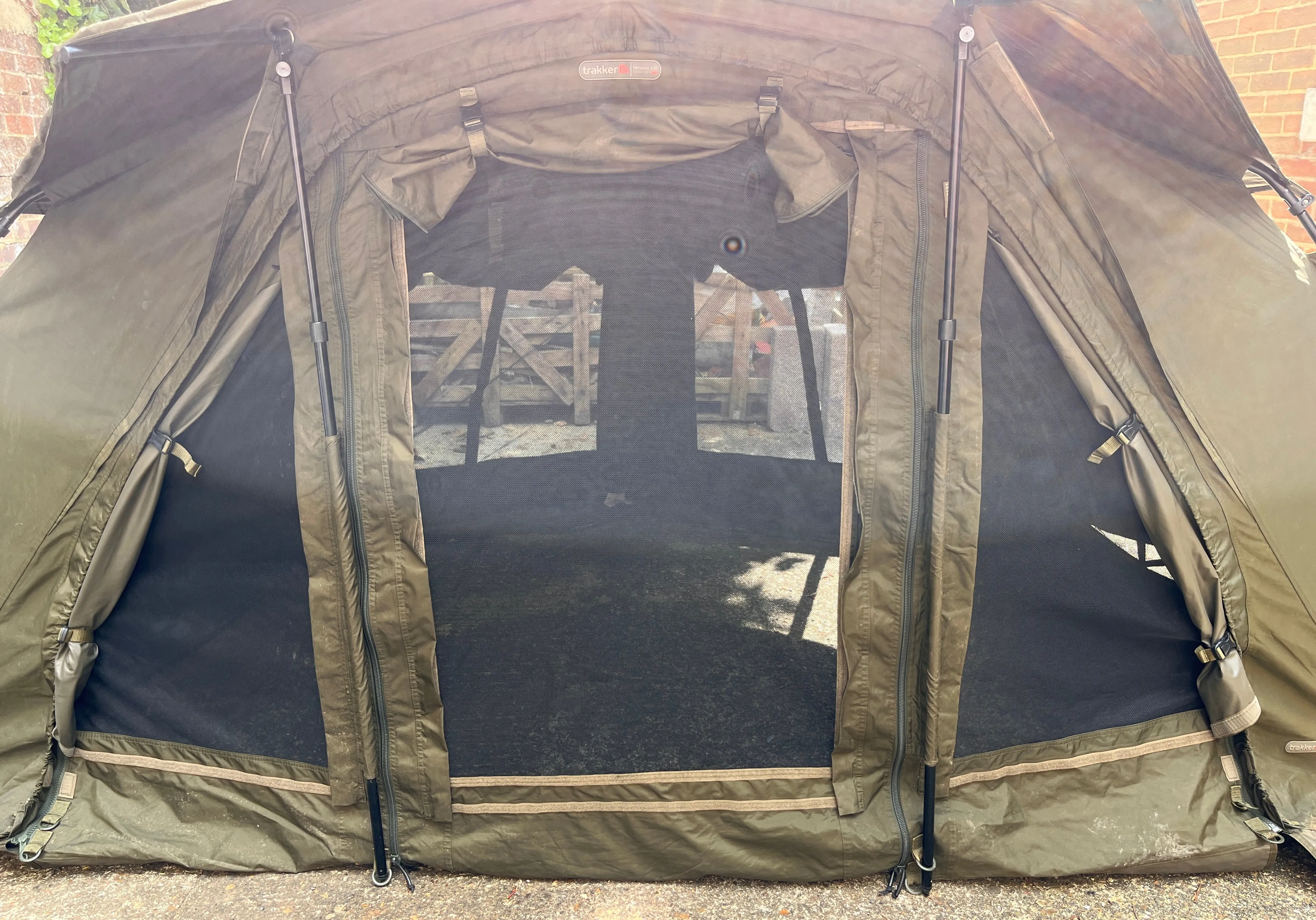 Trakker Tempest 100 Bivvy Aquatexx EV   Skull Cap