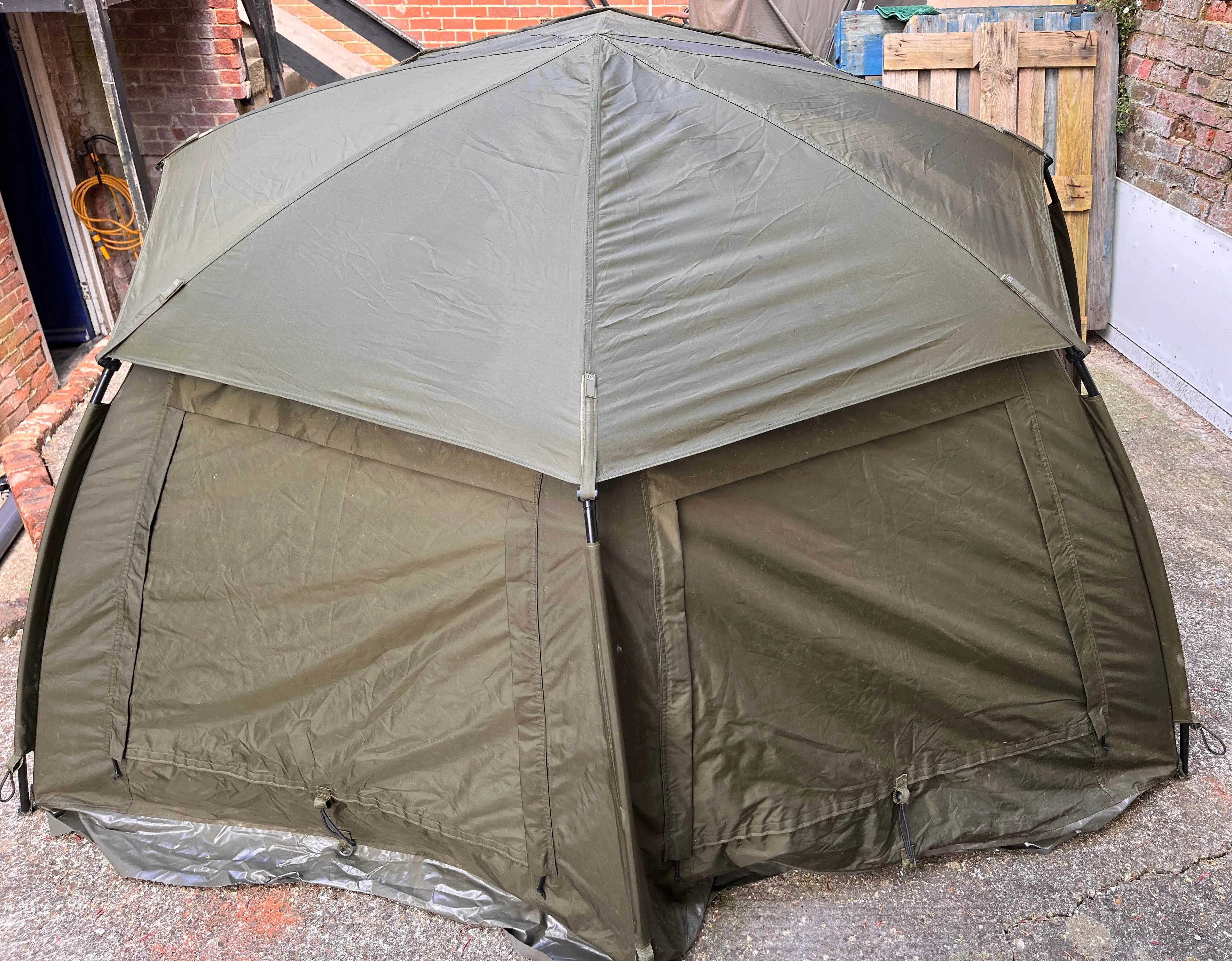 Trakker Tempest 100 Bivvy Aquatexx EV   Skull Cap