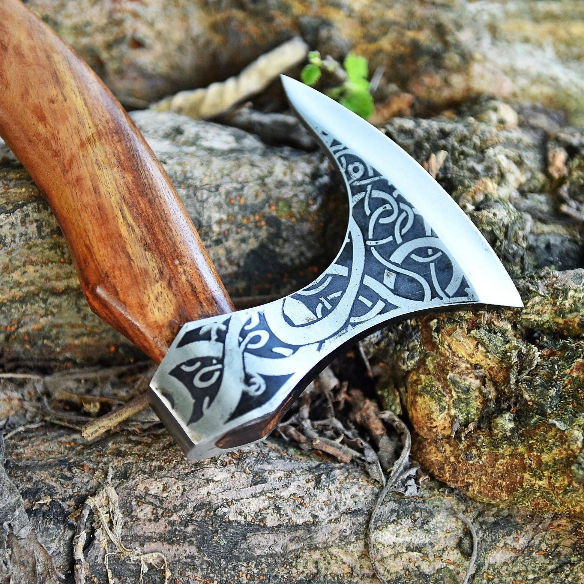 VIKING AXE "VALKNUT" FORGED CARBON STEEL